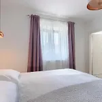 Ena Istra *