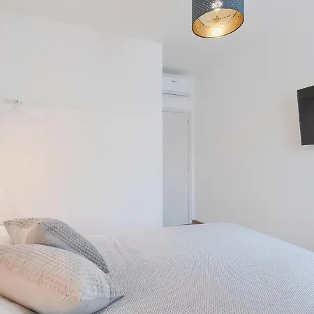 Ena Istra Nyaraló *