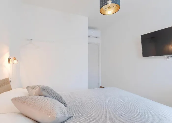 Ena Istra Vikendica *